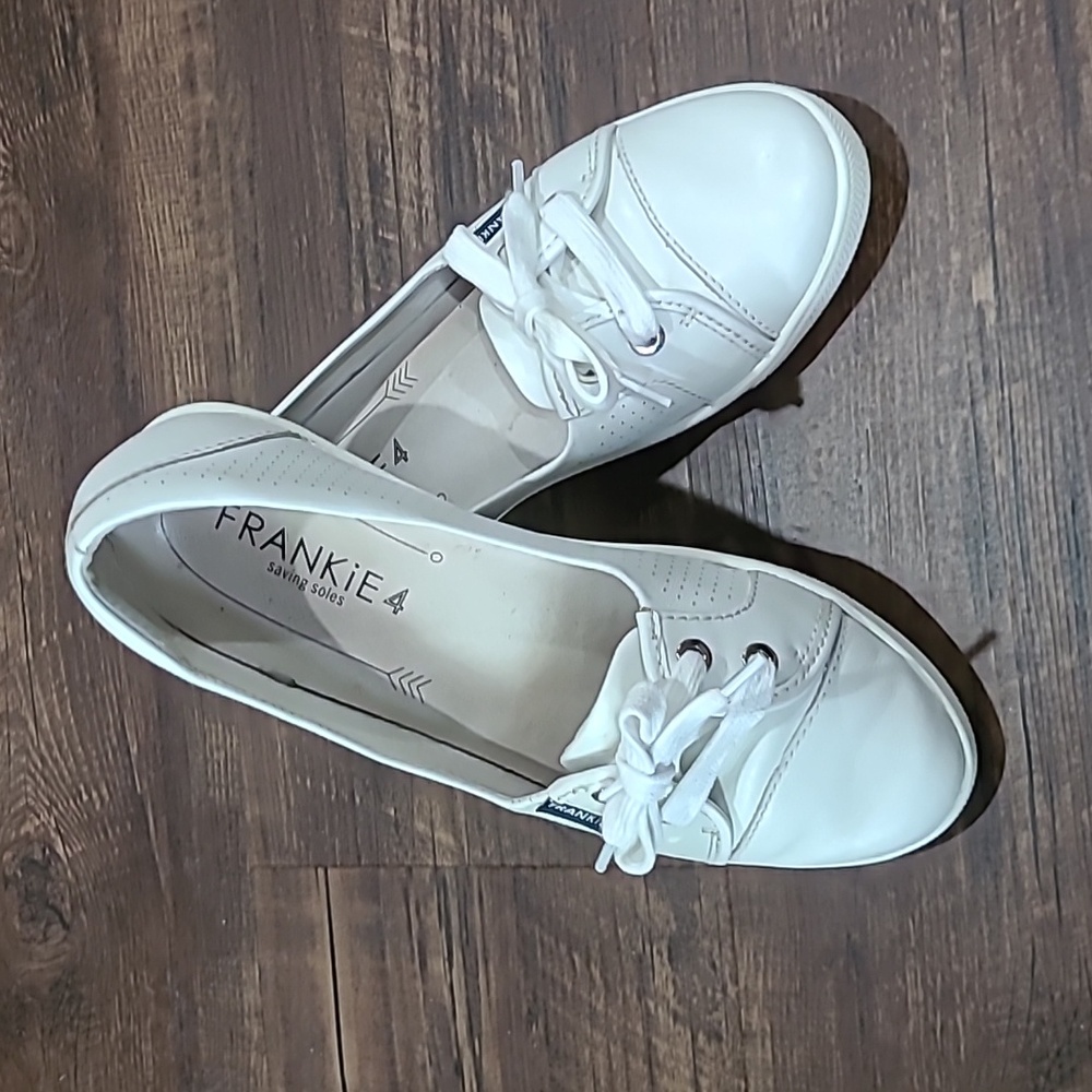 Frankie4 Hannah II Walking Sneaker White Sz 7